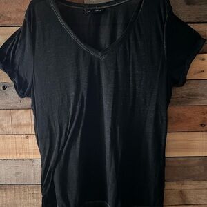 Rock & Republic Black Short Sleeve V-Neck Tee